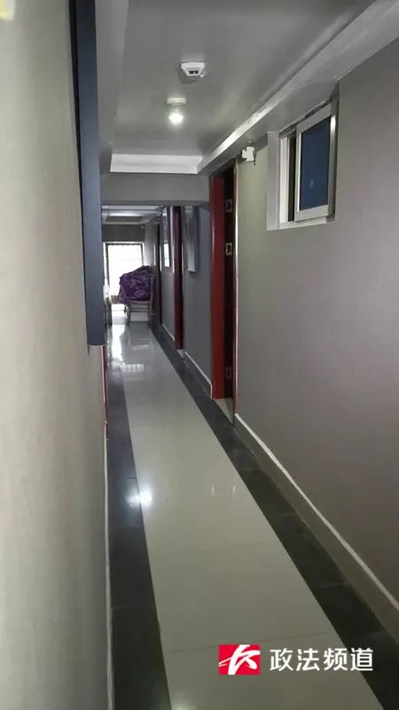 DƬ